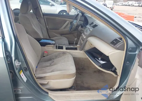 2011 Toyota Camry Le z USA, uszkodzony, nr VIN 4T1BF3EK8BU743810